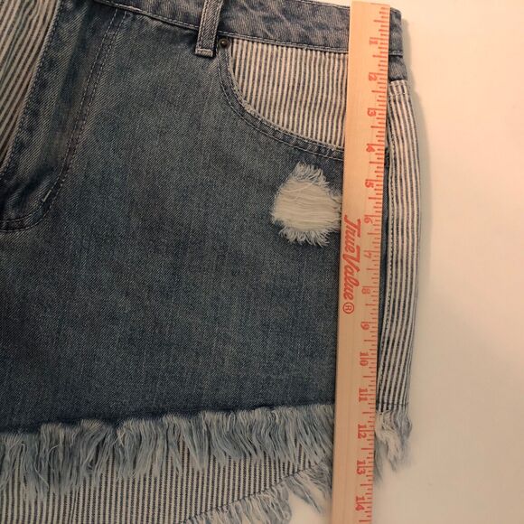 Rue 21+ Shorts Womens 16 Jean Cutoff Short Shorts Daisy Duke style Distressed - Picture 7 of 9